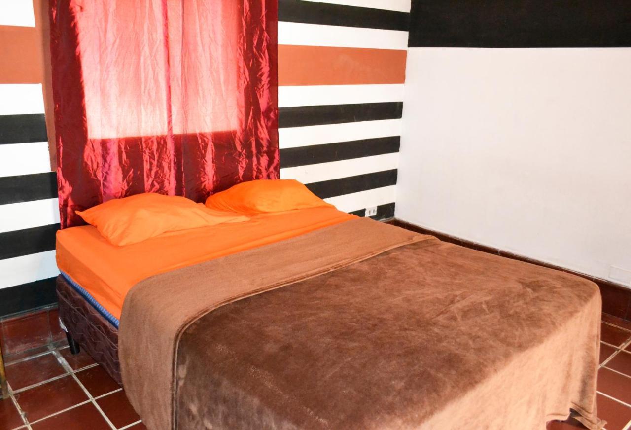4 Grados Hostal Bed and Breakfast Guatemala-Stad Buitenkant foto